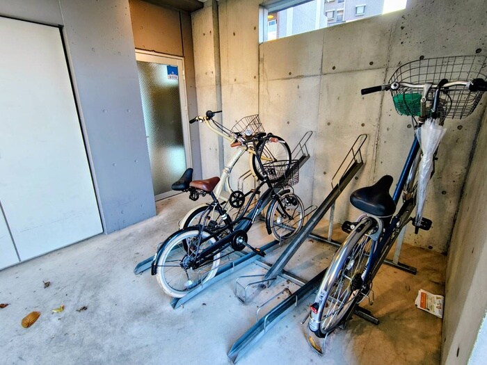 物件外観写真4　(駐輪場)