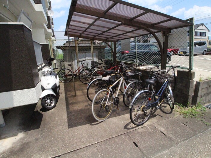 物件外観写真3　(駐輪場)
