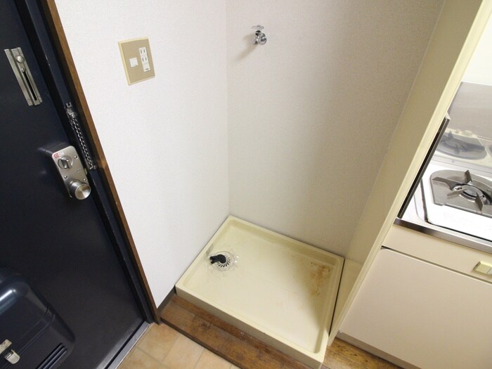 物件内観写真11　(洗濯機置場)