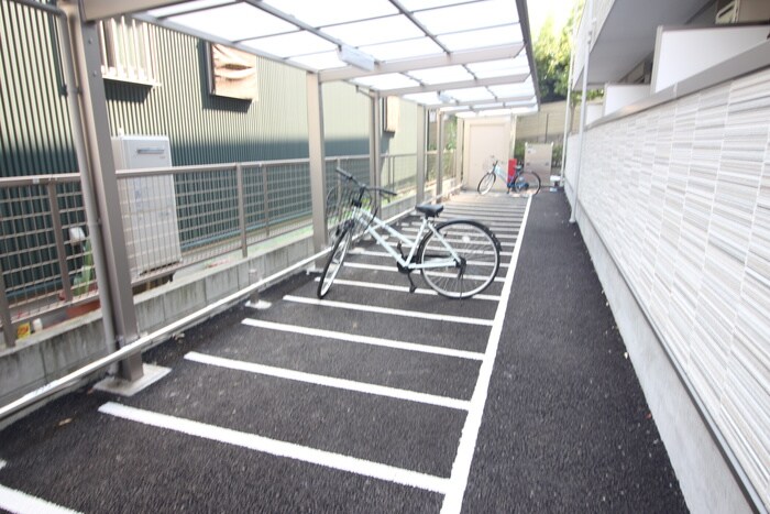 物件外観写真4　(駐輪場)