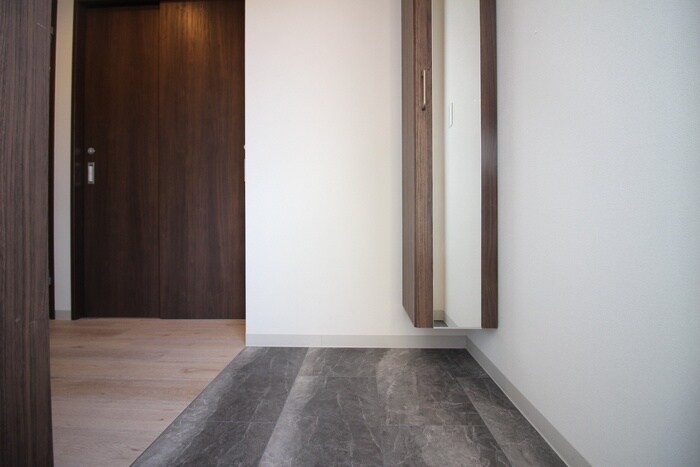 物件内観写真13　(玄関)