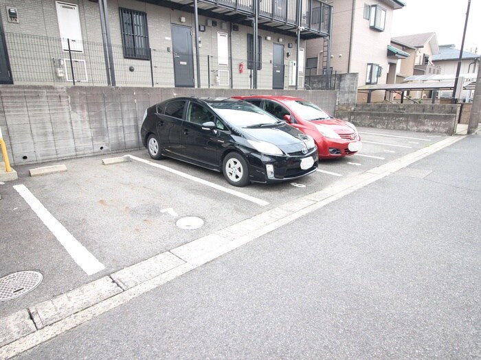 物件外観写真4　(駐車場)