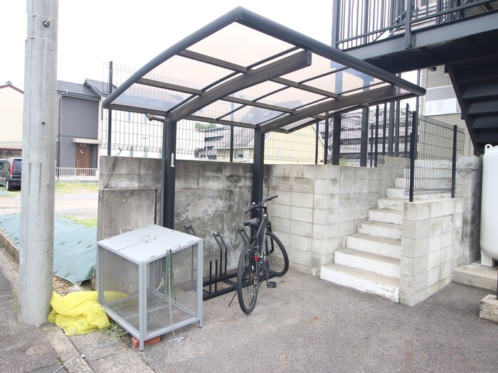 物件外観写真5　(駐輪場)