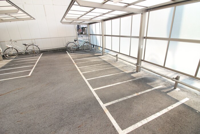 物件外観写真3　(駐輪場)