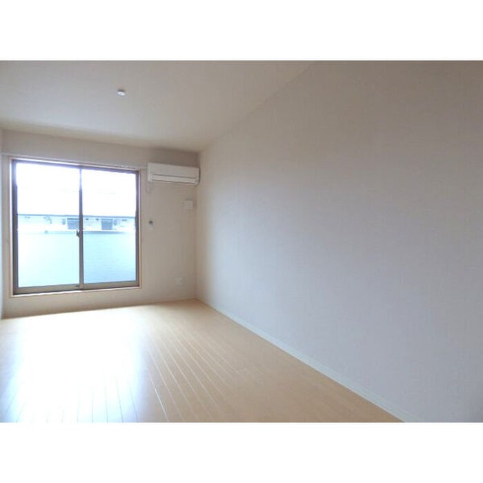 物件内観写真2　(居室)