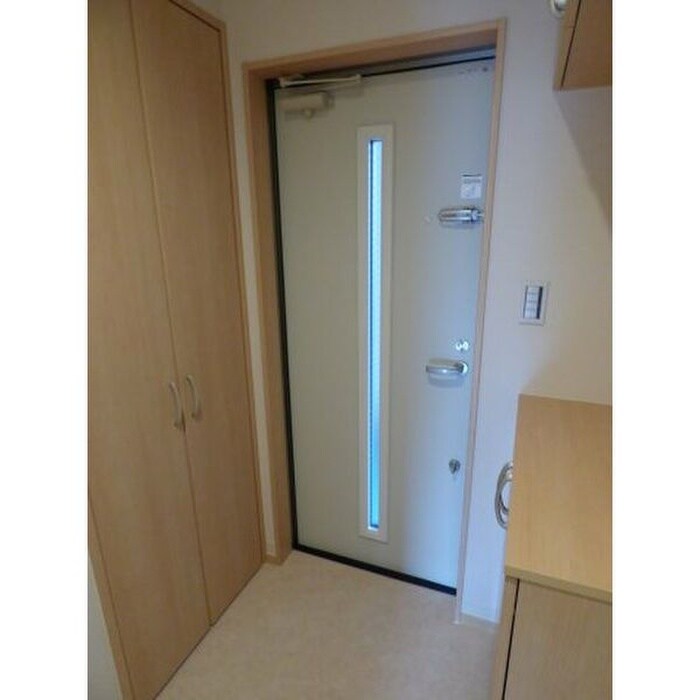 物件内観写真8　(玄関)