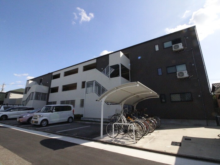 物件外観写真2　(駐車場)