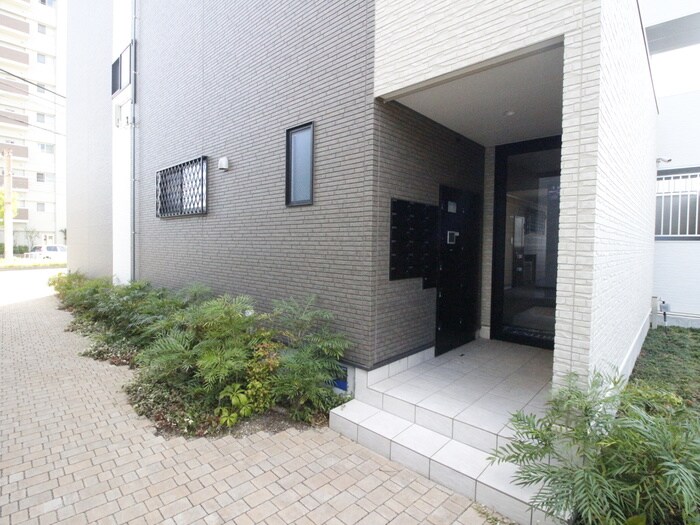 物件外観写真4　(エントランス部分)
