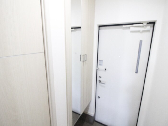 物件内観写真12　(玄関)