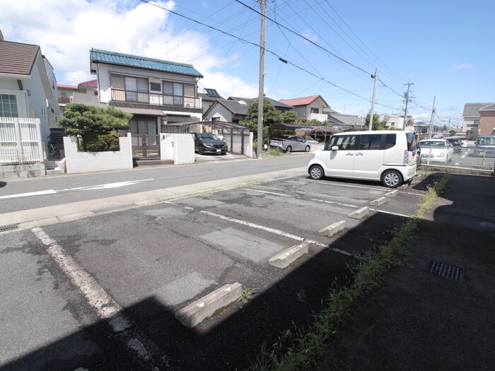 物件外観写真5　(駐車場)
