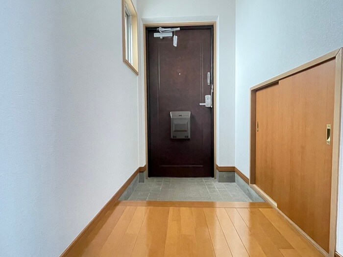 物件内観写真15　(玄関)
