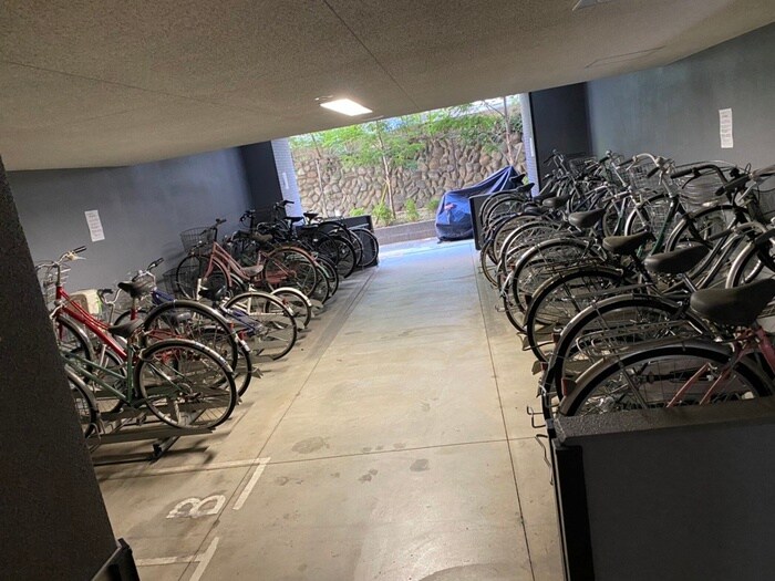 物件外観写真5　(駐輪場)