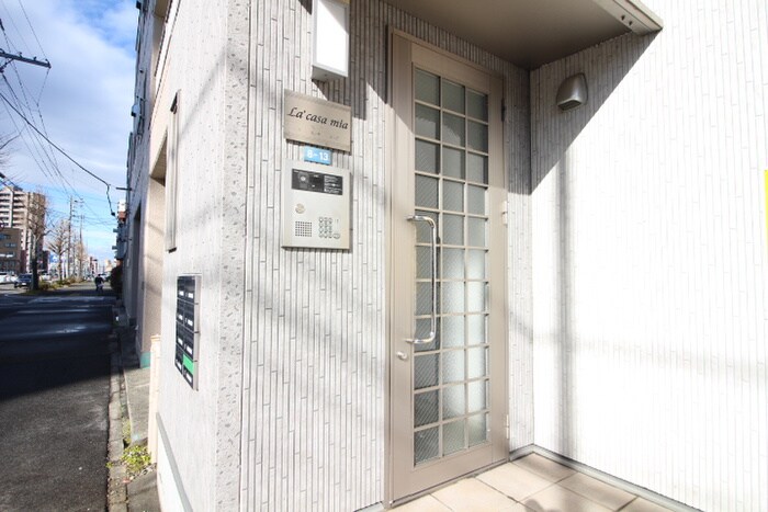 物件外観写真4　(エントランス部分)