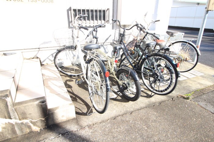 物件外観写真5　(駐輪場)