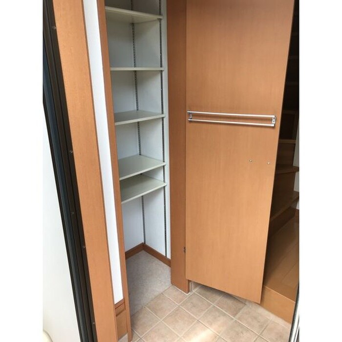 物件内観写真9　(靴箱)