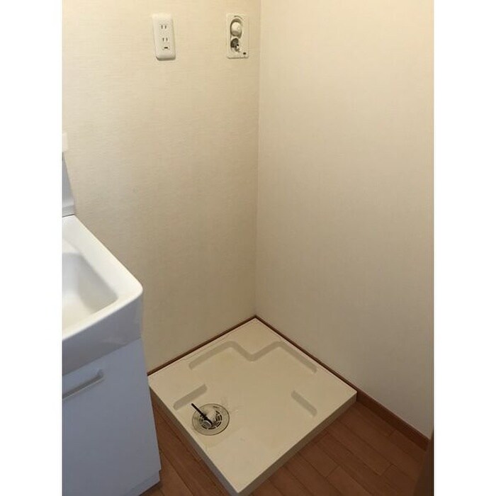 物件内観写真9　(洗濯機置場)