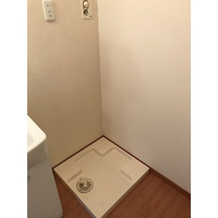 物件内観写真13　(洗濯機置場)