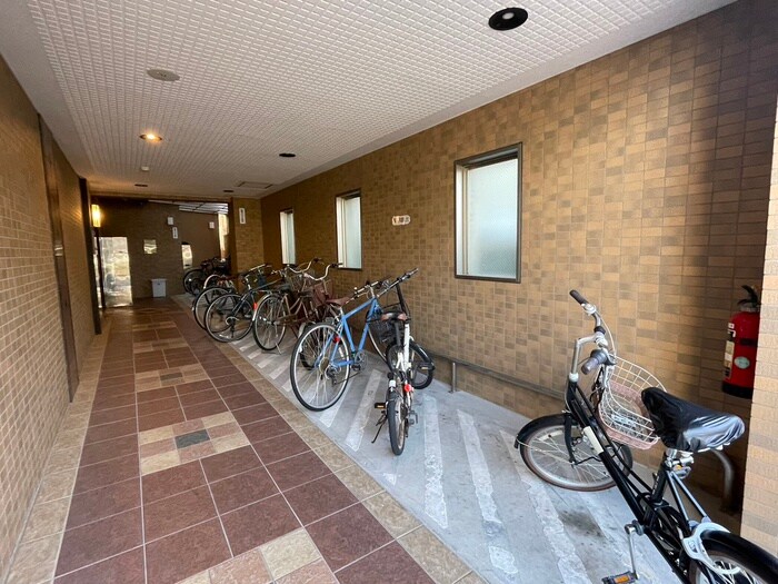 物件外観写真3　(駐輪場)