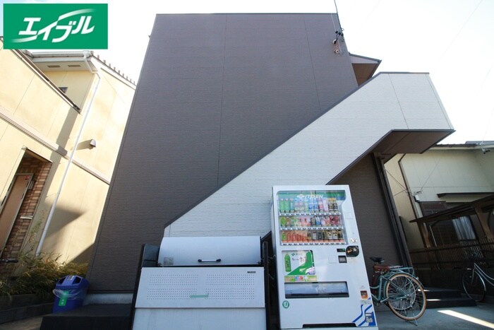 物件外観写真4　(エントランス部分)