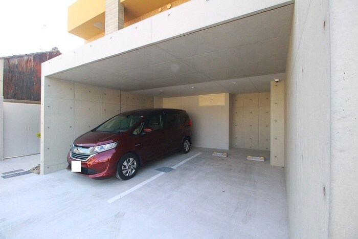 物件外観写真6　(駐車場)