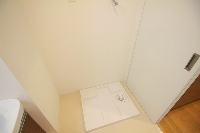 物件内観写真16　(洗濯機置場)