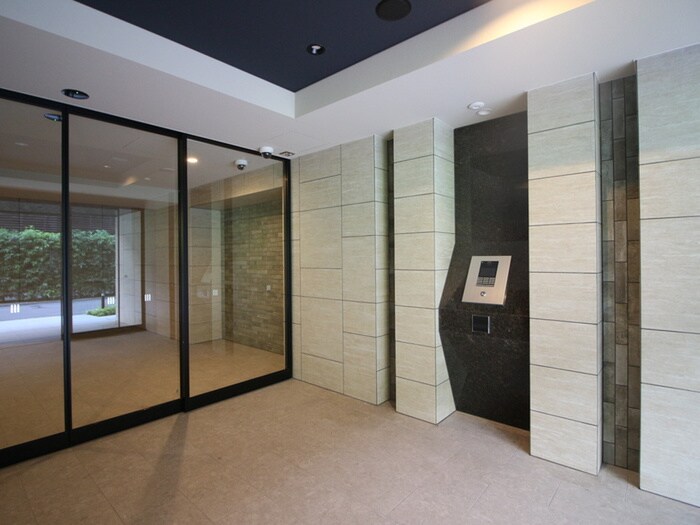 物件外観写真3　(エントランス部分)