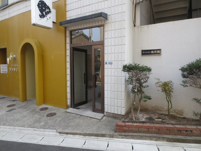 物件外観写真3　(エントランス部分)