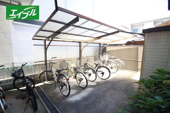 物件外観写真3　(駐輪場)
