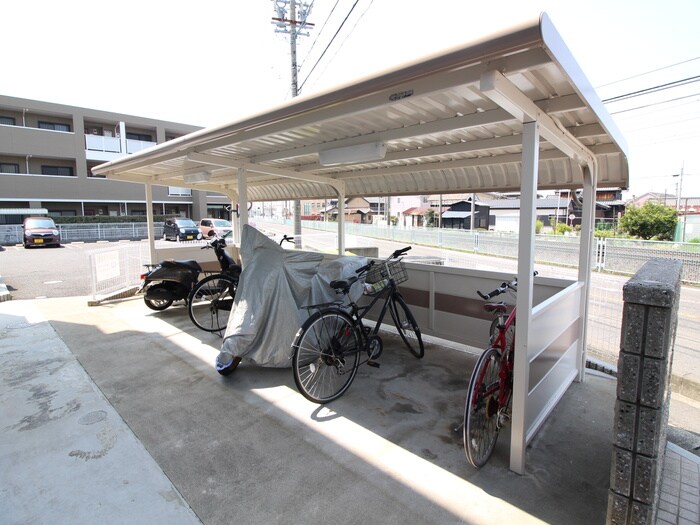 物件外観写真4　(駐輪場)