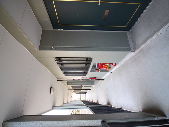 物件外観写真6　(エントランス部分)