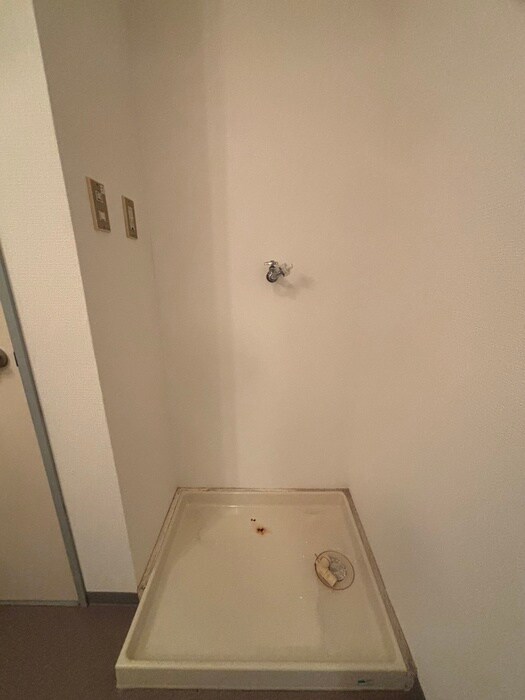 物件内観写真14　(洗濯機置場)