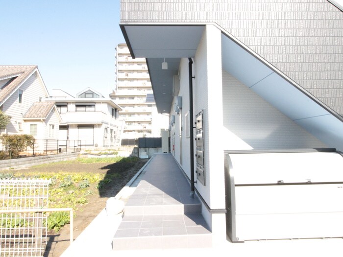 物件外観写真2　(エントランス部分)