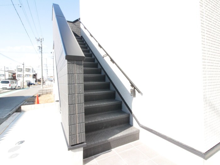 物件外観写真5　(エントランス部分)