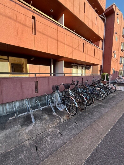 物件外観写真5　(駐輪場)