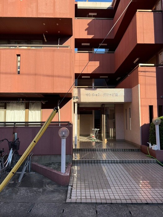物件外観写真6　(エントランス部分)