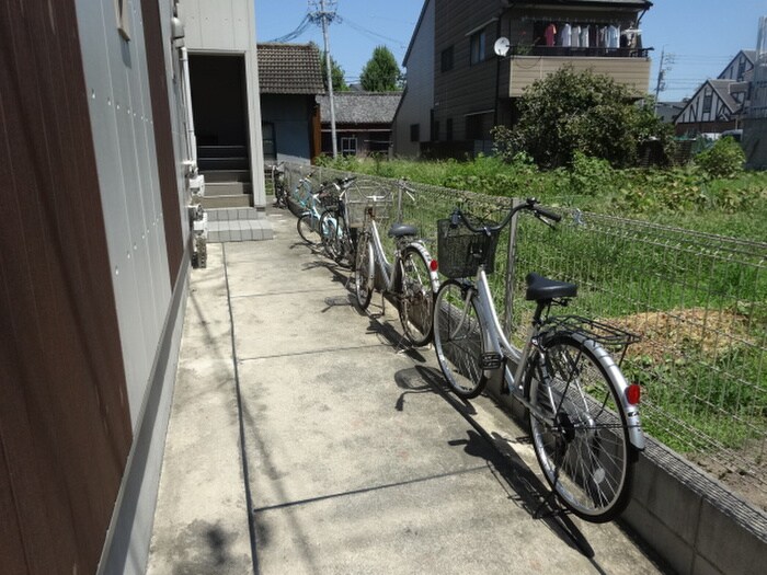 物件外観写真3　(駐輪場)