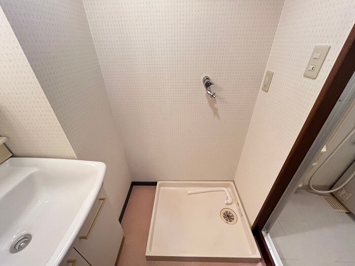 物件内観写真11　(洗濯機置場)