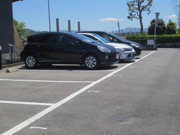 物件外観写真5　(駐車場)
