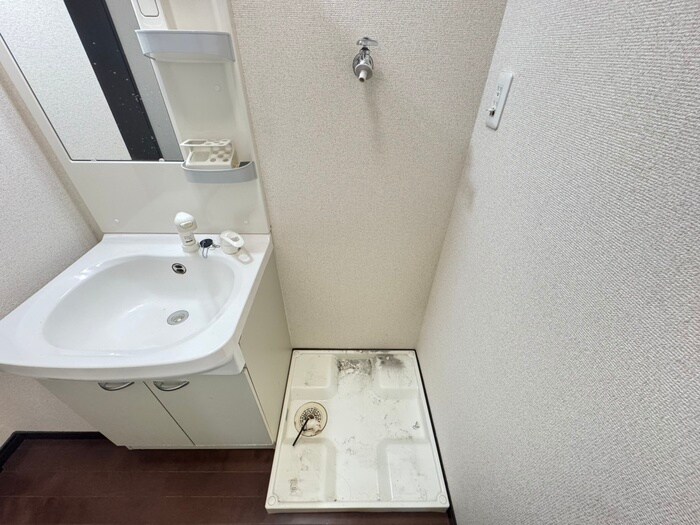 物件内観写真16　(洗濯機置場)