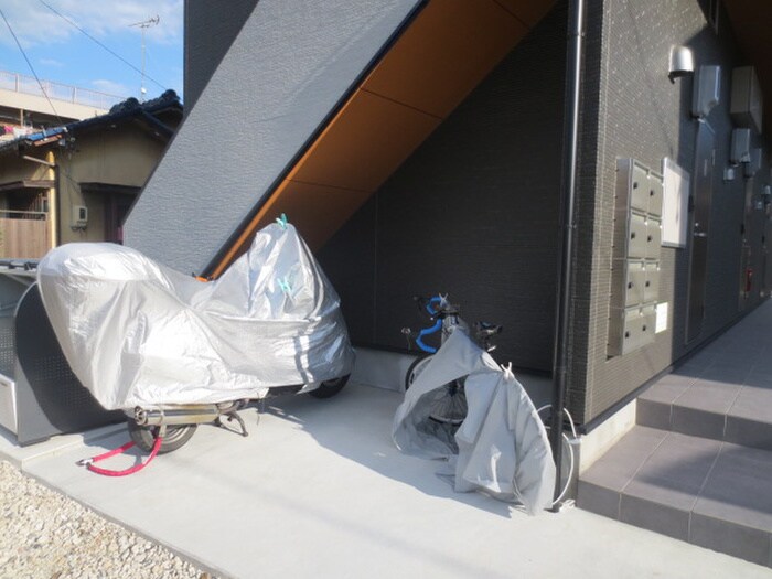 物件外観写真3　(駐輪場)