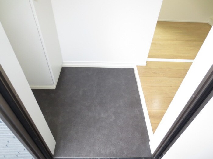 物件内観写真7　(玄関)