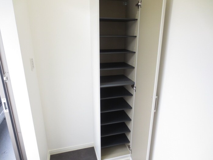 物件内観写真8　(靴箱)