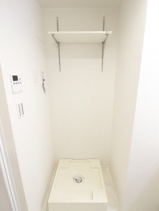 物件内観写真14　(洗濯機置場)