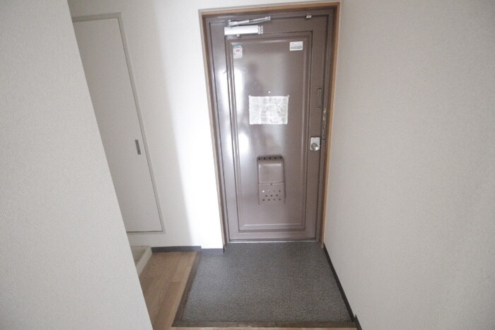 物件内観写真11　(玄関)