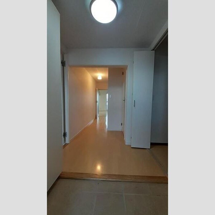 物件内観写真7　(玄関)