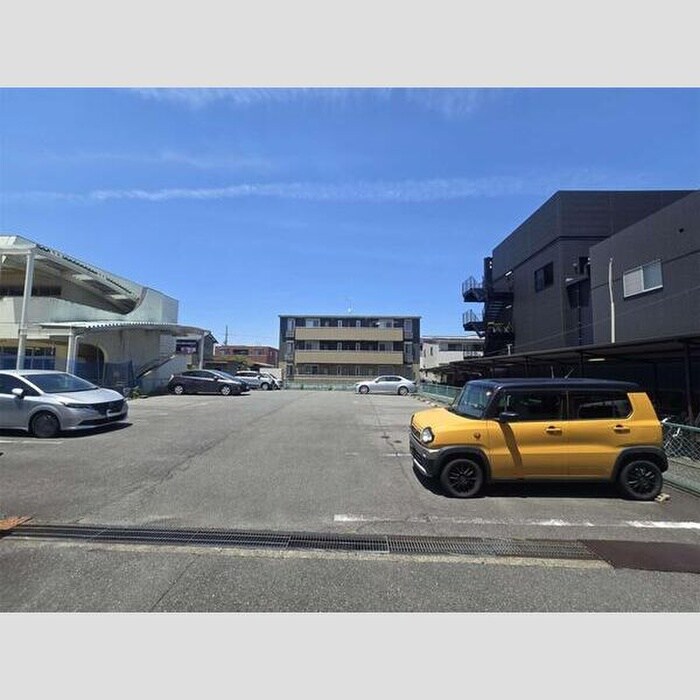 物件外観写真5　(駐車場)