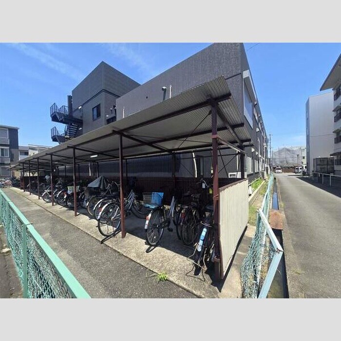 物件外観写真6　(駐輪場)
