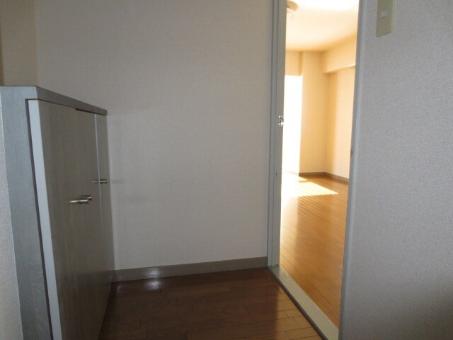 物件内観写真7　(玄関)