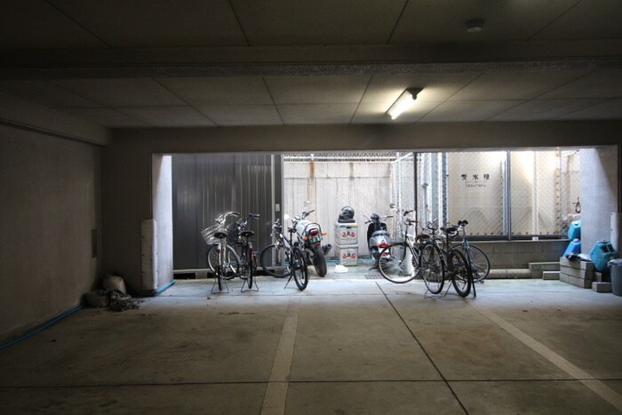 物件外観写真4　(駐輪場)