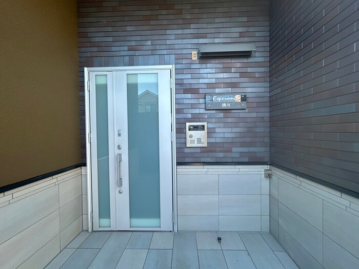 物件外観写真6　(エントランス部分)